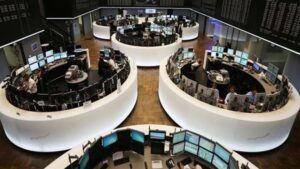 Hợp đồng tương lai Eurostoxx giảm nhẹ, thị trường châu Âu mở đầu tuần trong tâm lý thận trọng